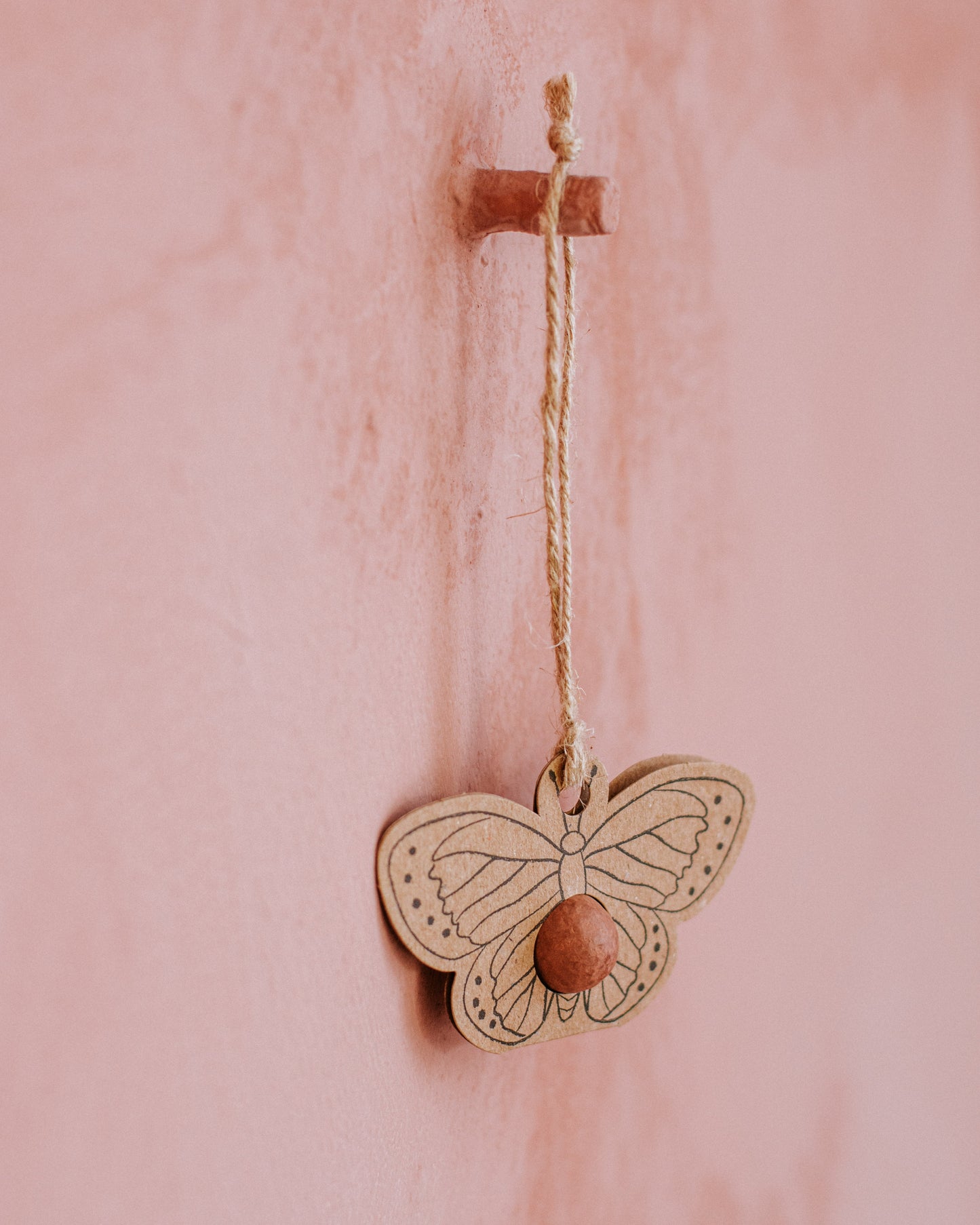 Hanger Vlinder met bloembommetje op kaart "Boeket"